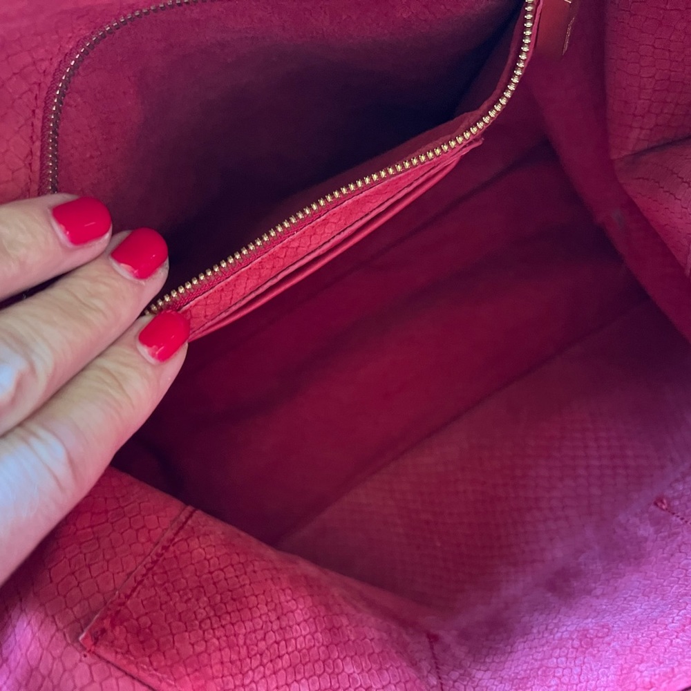 Hammitt Medium Daniel in Rose Rosè (Red Rose embossed leather)  NWOT - Picture 10 of 10